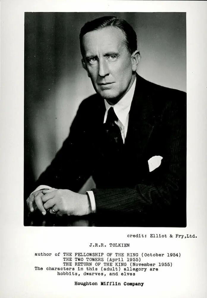 Ritratto ufficiale di J.R.R. Tolkien usato per la promozione de Il Signore degli Anelli negli anni ’50