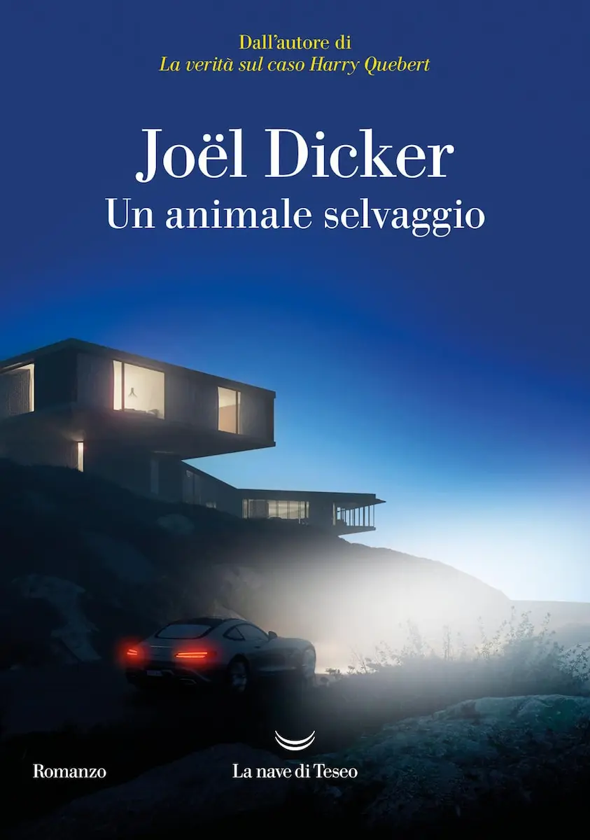 Copertina del romanzo thriller "Un animale selvaggio" di Joël Dicker, che mostra una casa moderna sulla scogliera e un'auto sportiva