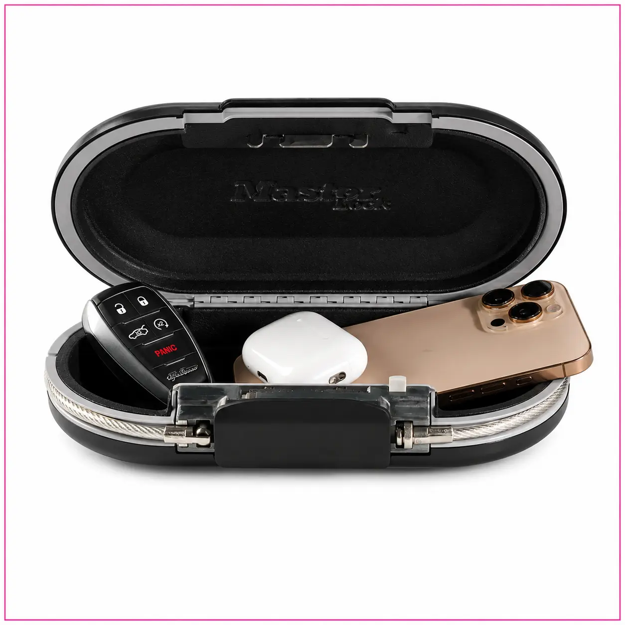 Cassaforte portatile Master Lock SafeSpace 5900EURD aperta con smartphone, chiavi e auricolari all’interno