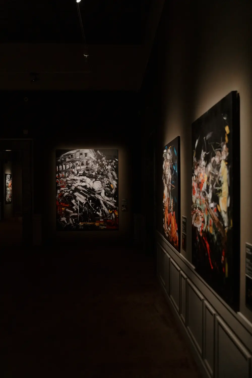 Percorso della mostra Caravaggio Forever di Marco Tamburro a Palazzo Bonaparte, con opere dedicate a Roma