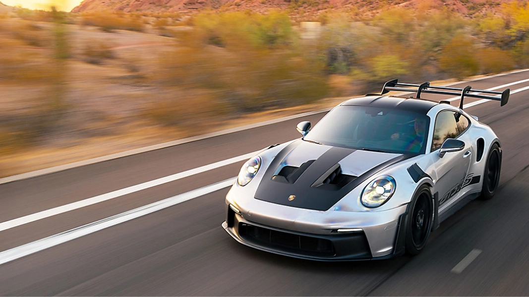 Vitre automobile teintée avec pellicule Ceramic Window Film pour réduire la chaleur et préserver la visibilité.