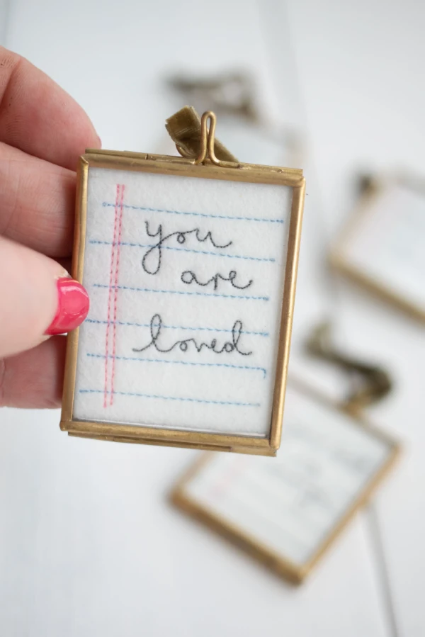 Tiny stitched note paper frames