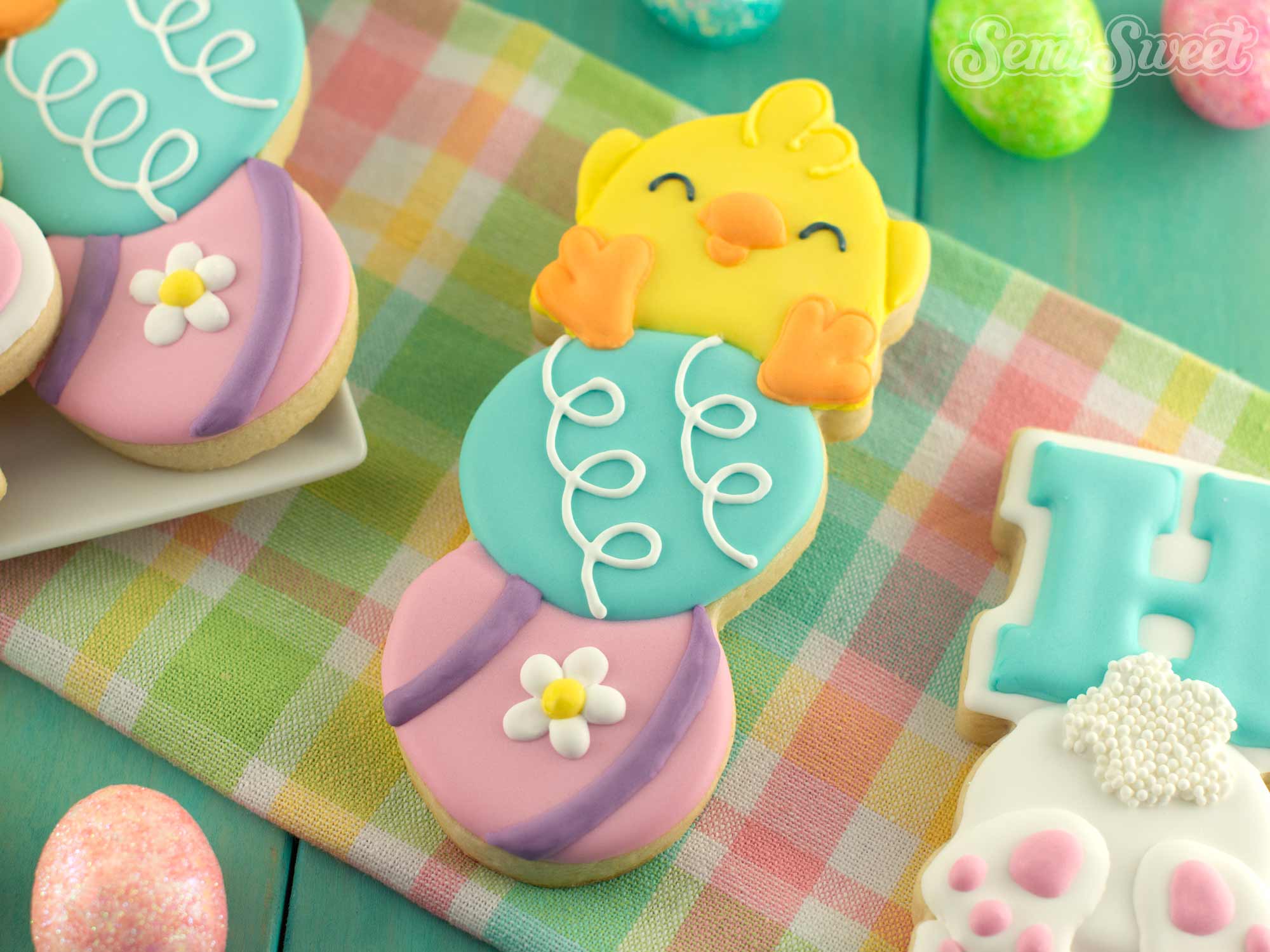 Decorate a Cute Easter Chick on Eggs Cookie