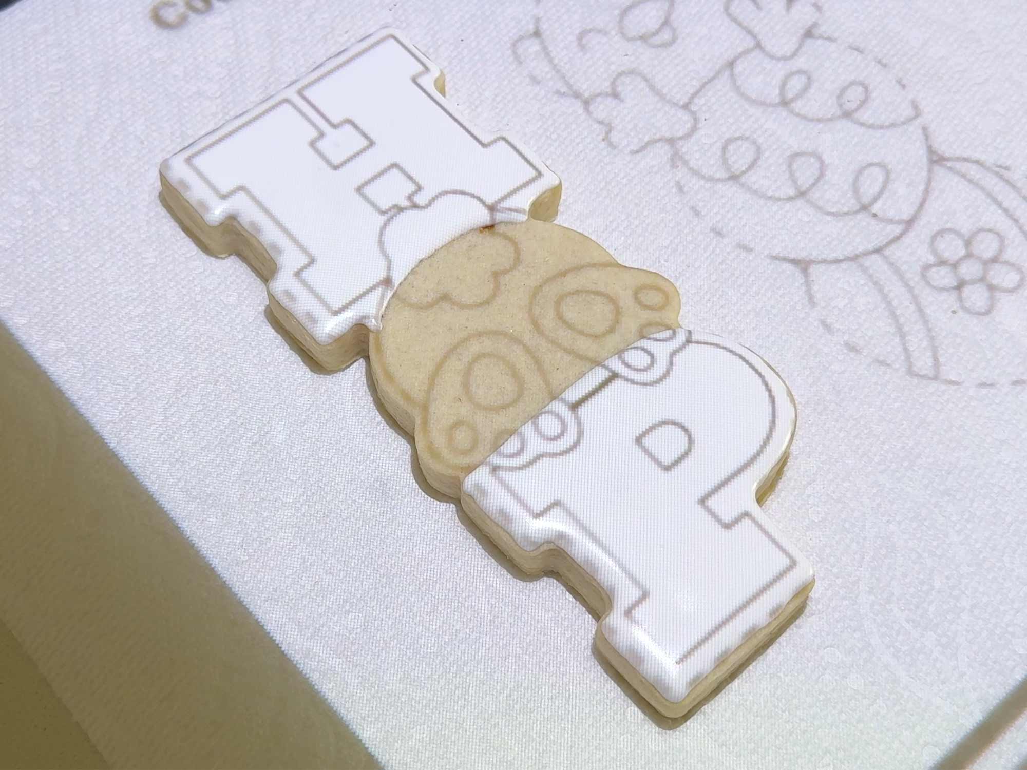 using a cookie projector for cookie decorating 