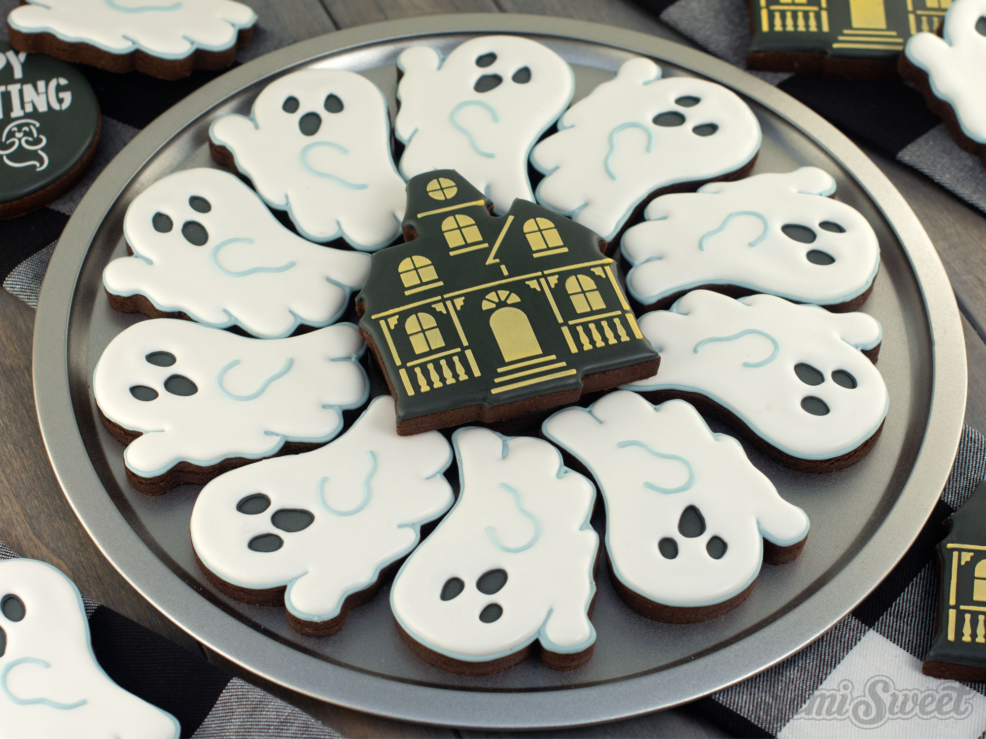 How to Decorate a Halloween Flying Ghosts Cookie Platter