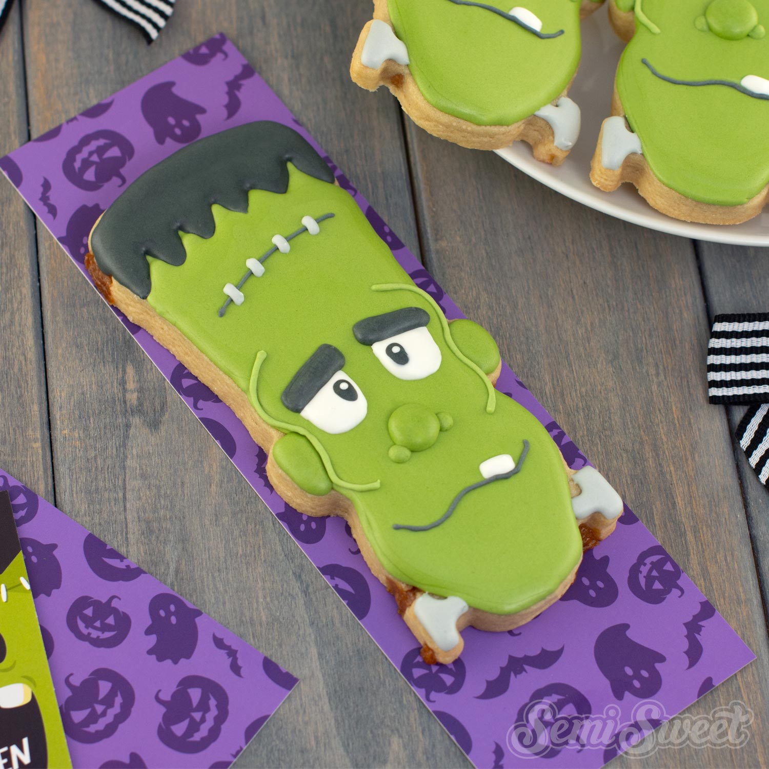 How to Decorate a Skinny Frankenstein Cookie for Halloween