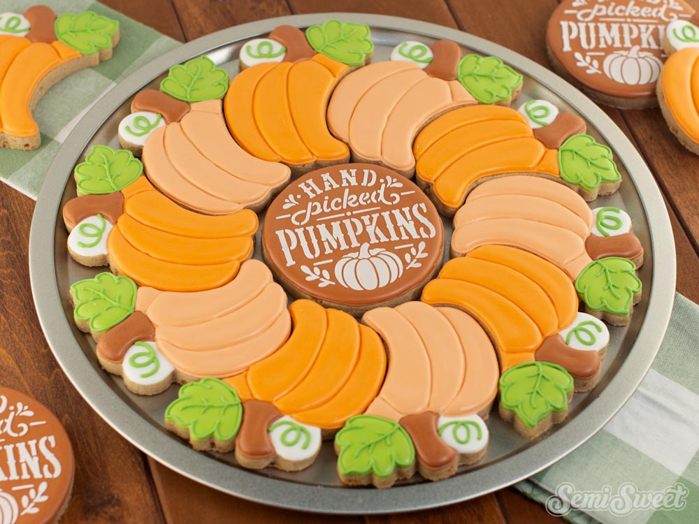 How to Decorate an Overlapping Pumpkin Cookie Platter