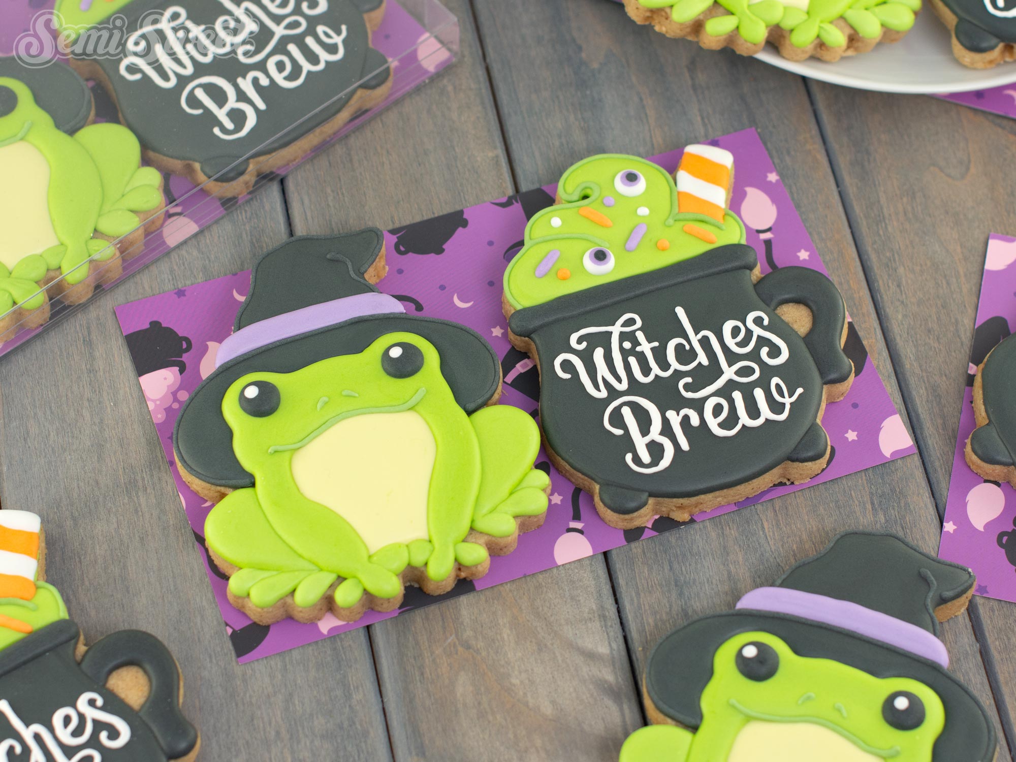 How to Decorate a Witch Frog Cookie for Halloween