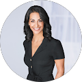 A headshot of a realtor Soriah Kanji