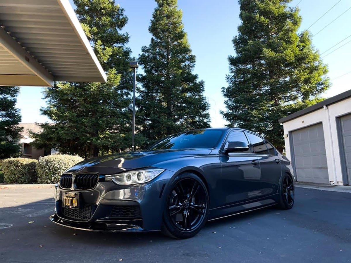 Dark blue BMW 3 Series M Sport listed on Facebook Marketplace