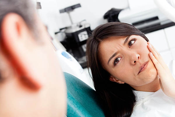 woman with toothache