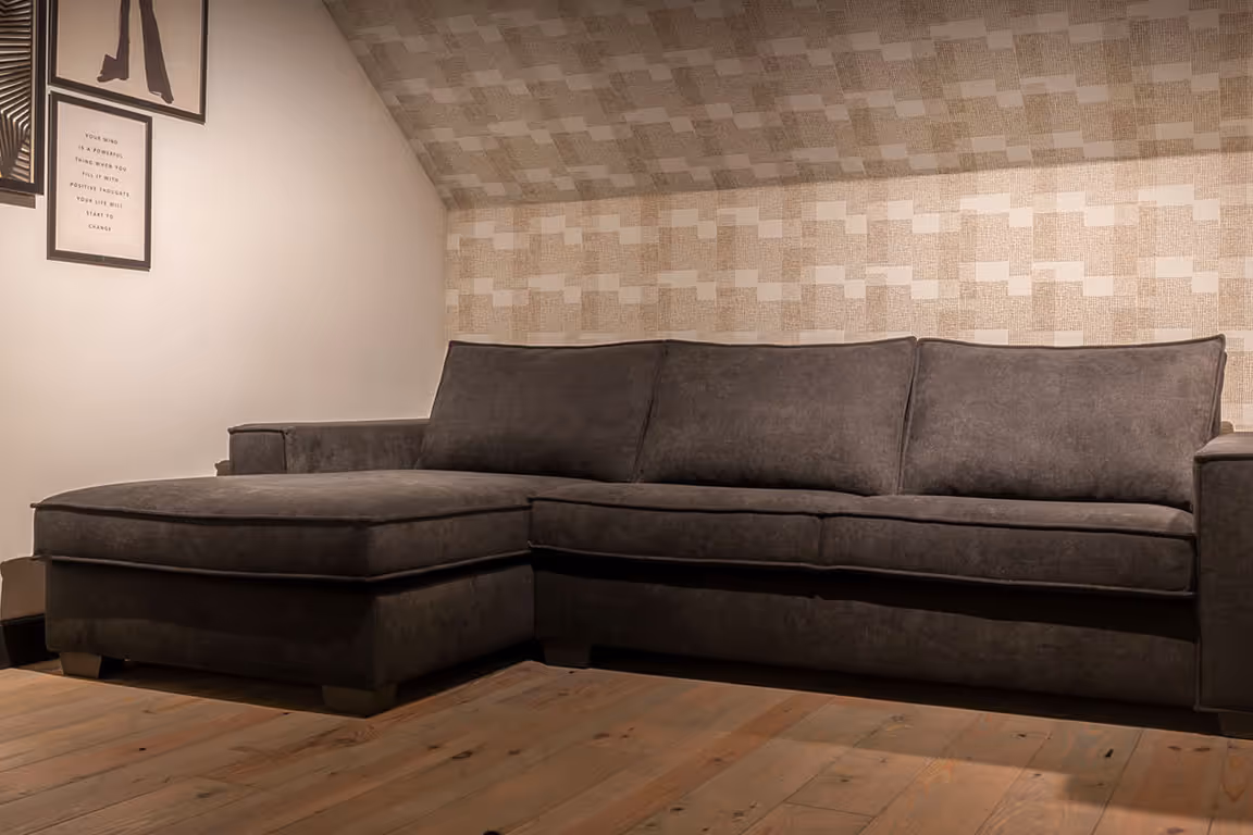 UrbanSofa Merano hoekbank in antraciet, stijlvol Verschoor wonen interieur