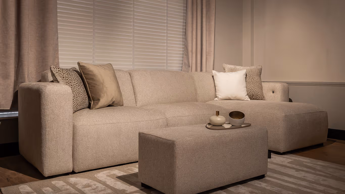 UrbanSofa Pebble Lounge bank met fauteuil in rustgevende neutrale tinten