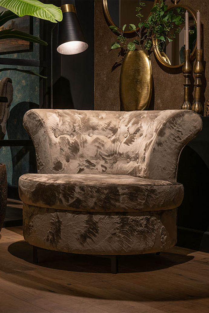 Kleine Aspen in lichtgrijze stof, elegant en comfortabel.