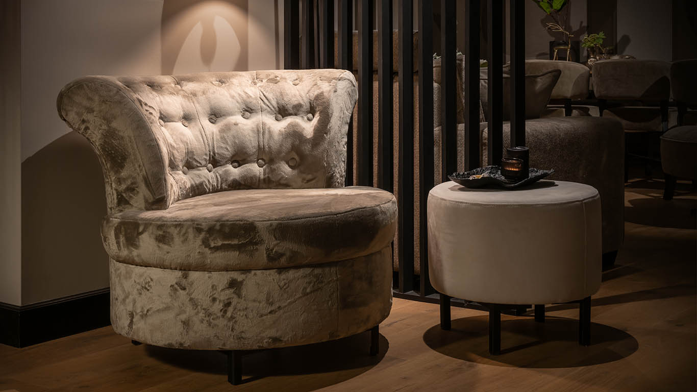 Aspen in lichte zandkleur met klassieke uitstraling.