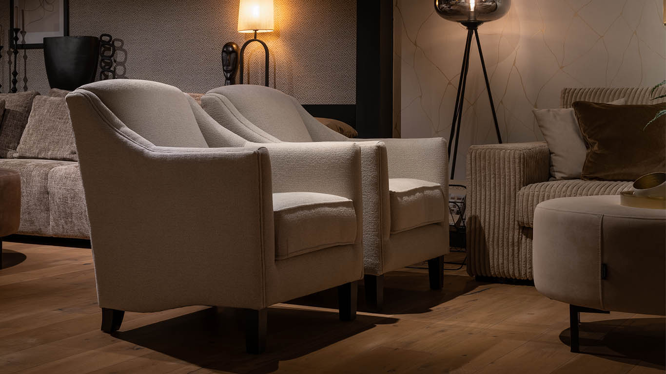 Jake in zachte beige stof.