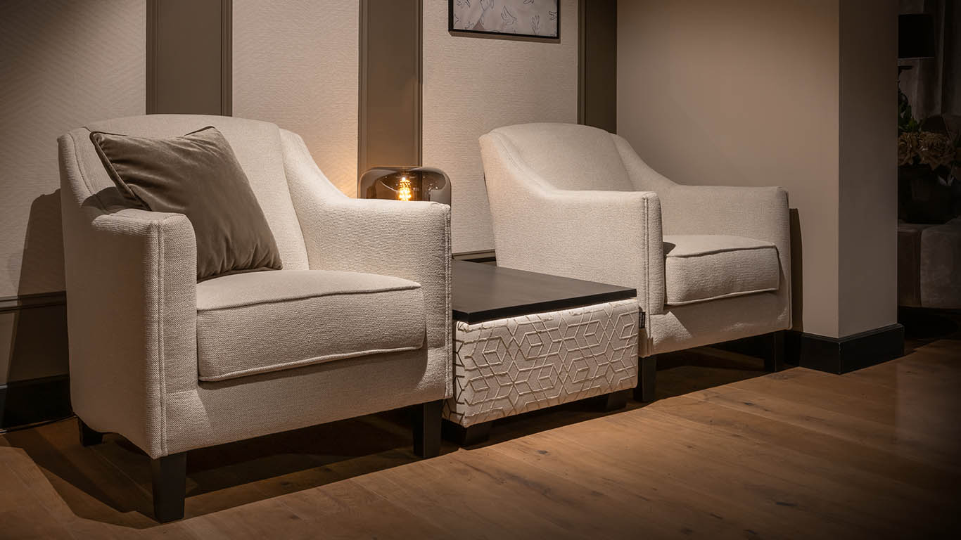 Jake in zachte beige stof.