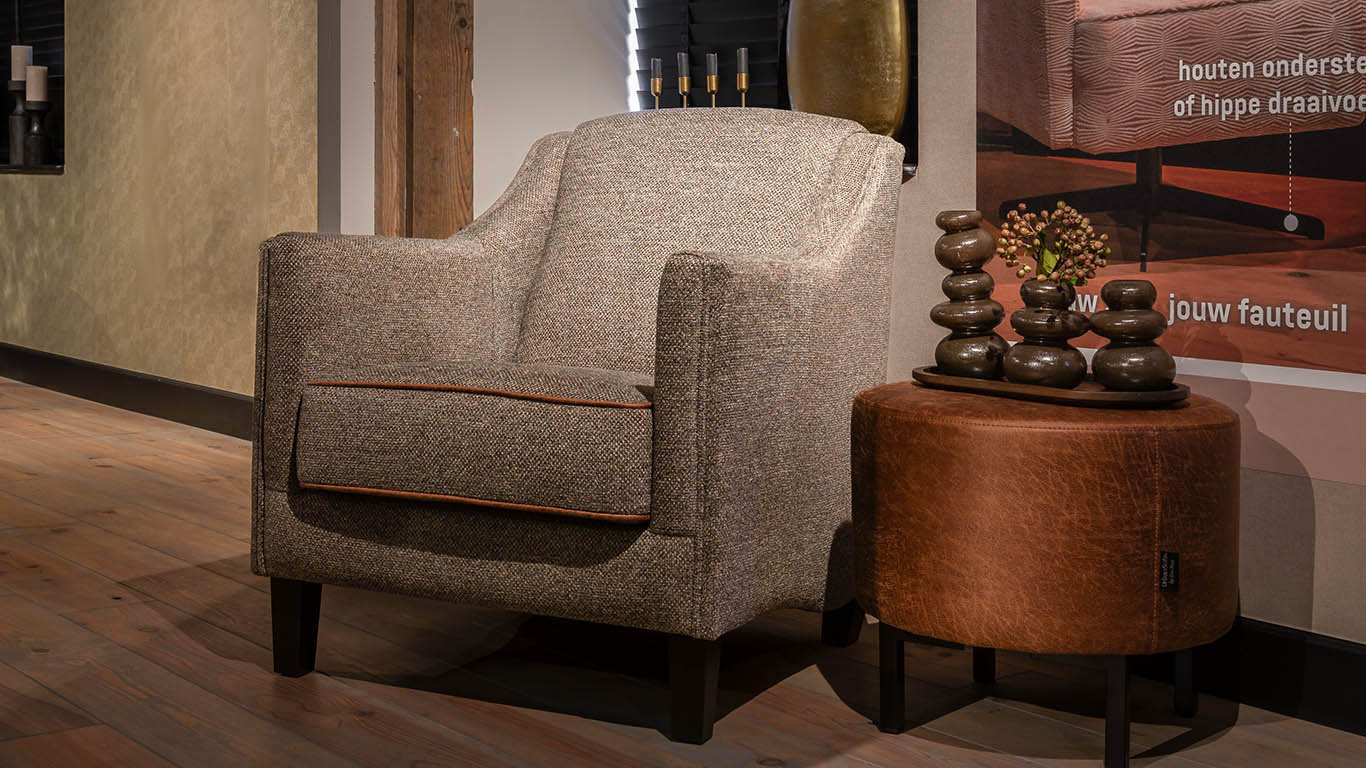 Compacte Jake met stevige zit en robuuste vorm.