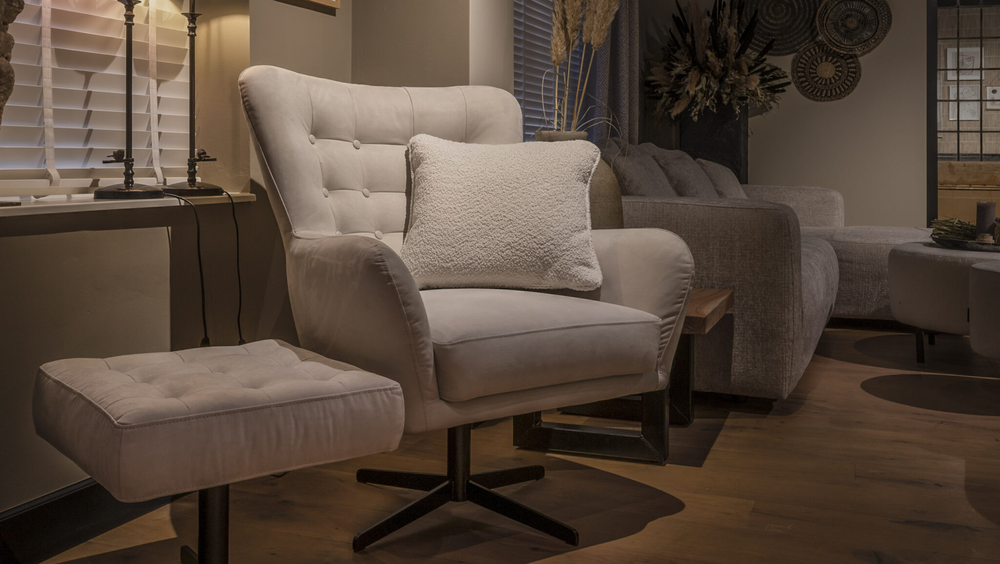 UrbanSofa Flynn in zandkleur, luxe en elegant.