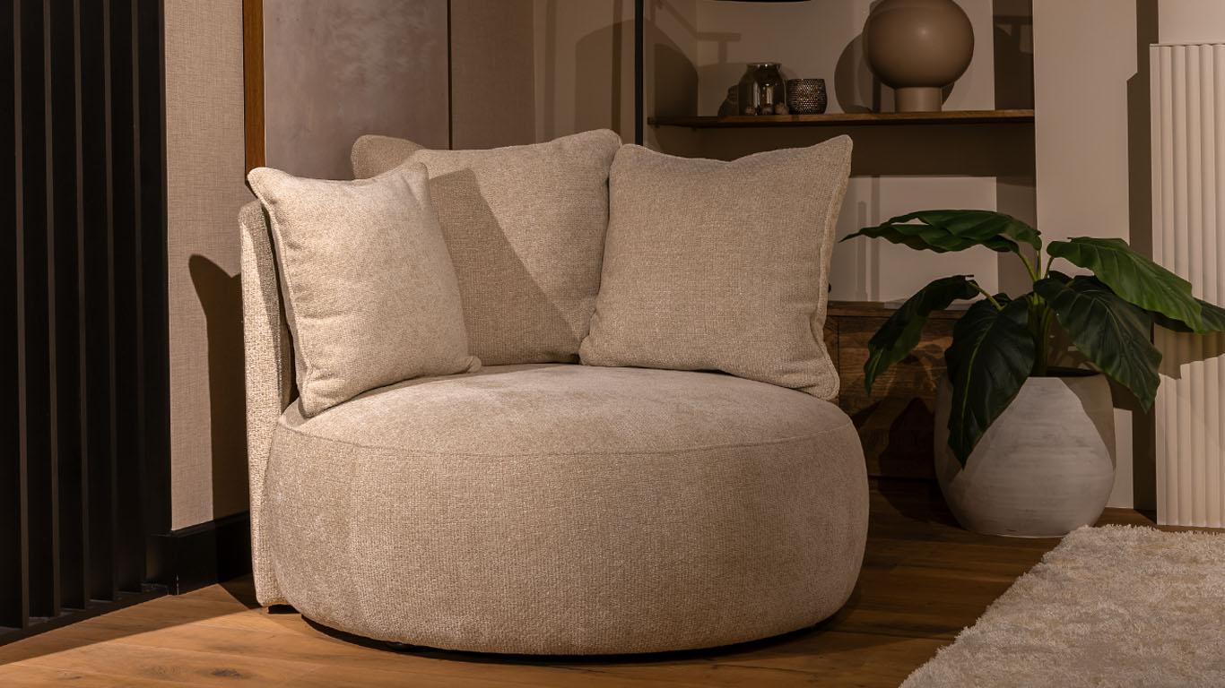 Nova in fluwelen bekleding, zacht en luxe.