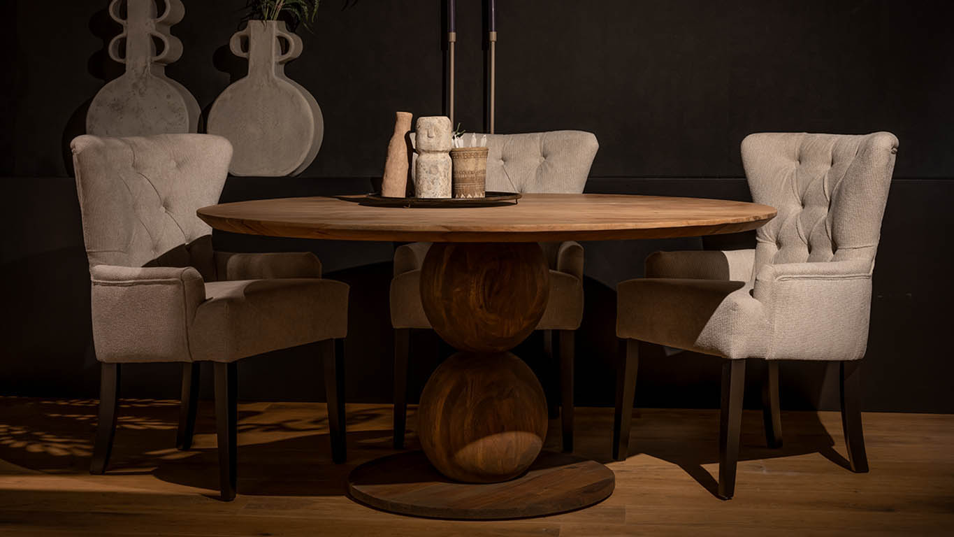 Exclusieve Amy eetkamerfauteuil in moderne eetkamer