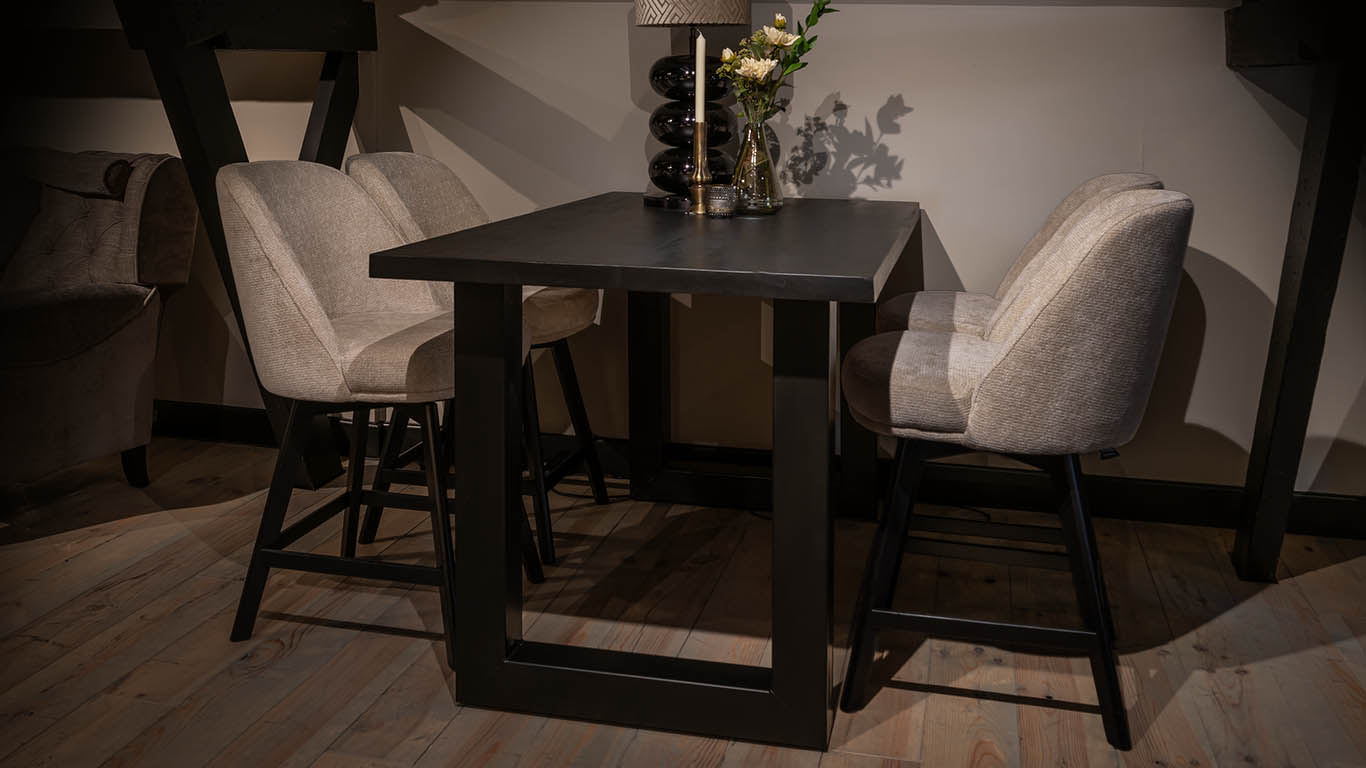 Luxe UrbanSofa Evan stoel in moderne eethoek