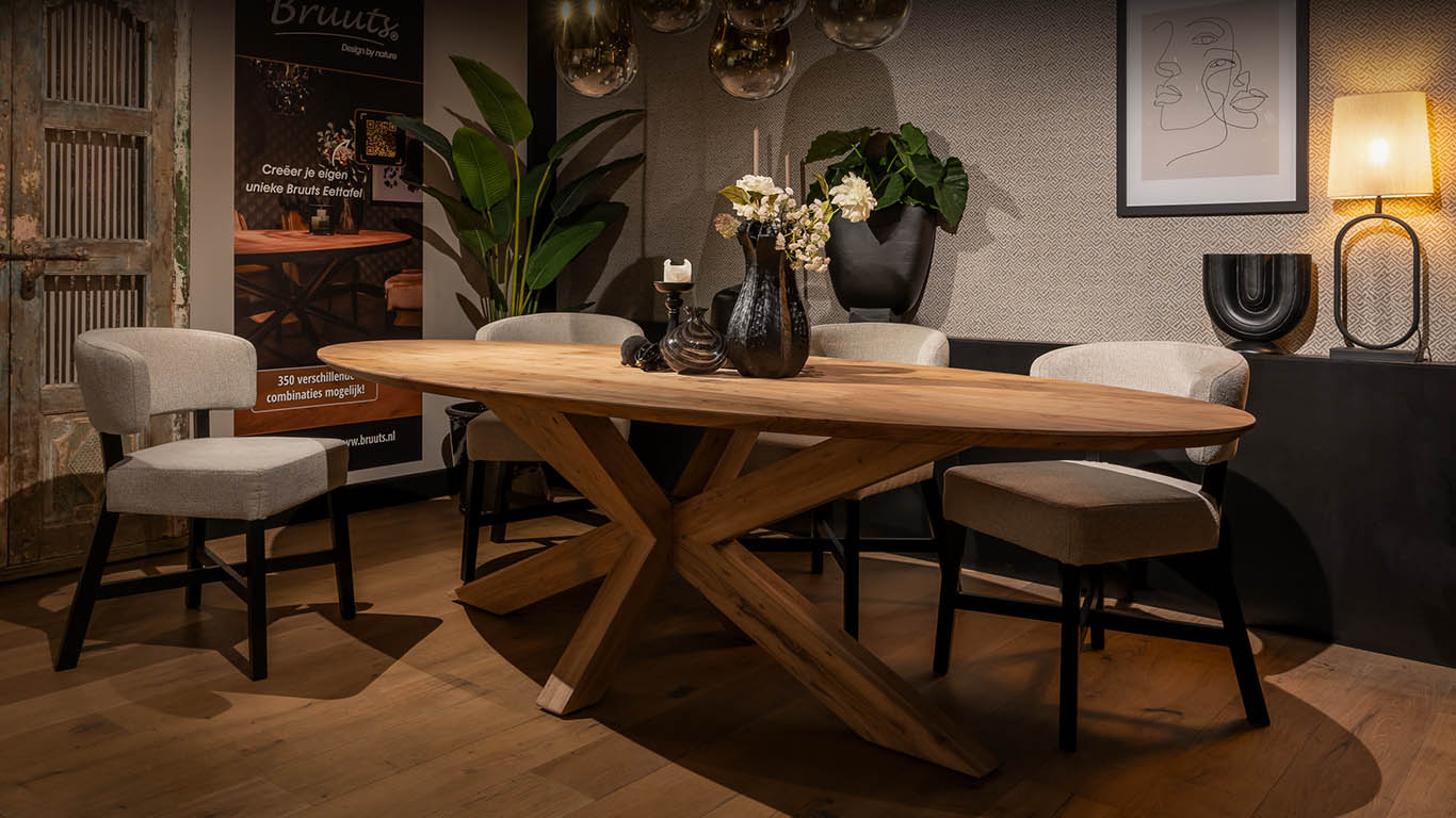 Matteo stoel met elegant houten onderstel