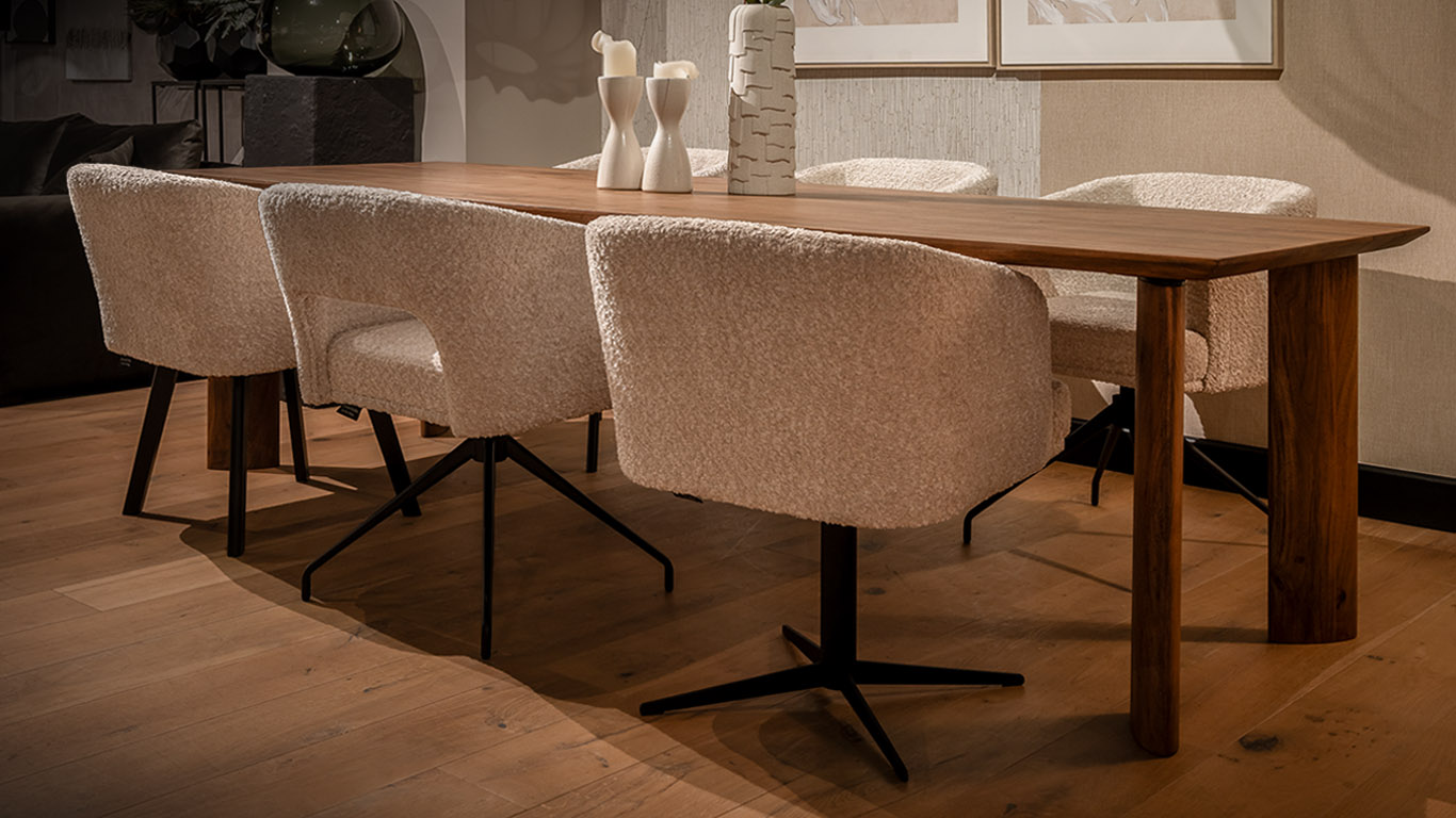 UrbanSofa Maud eetkamerstoel met strakke lijnen