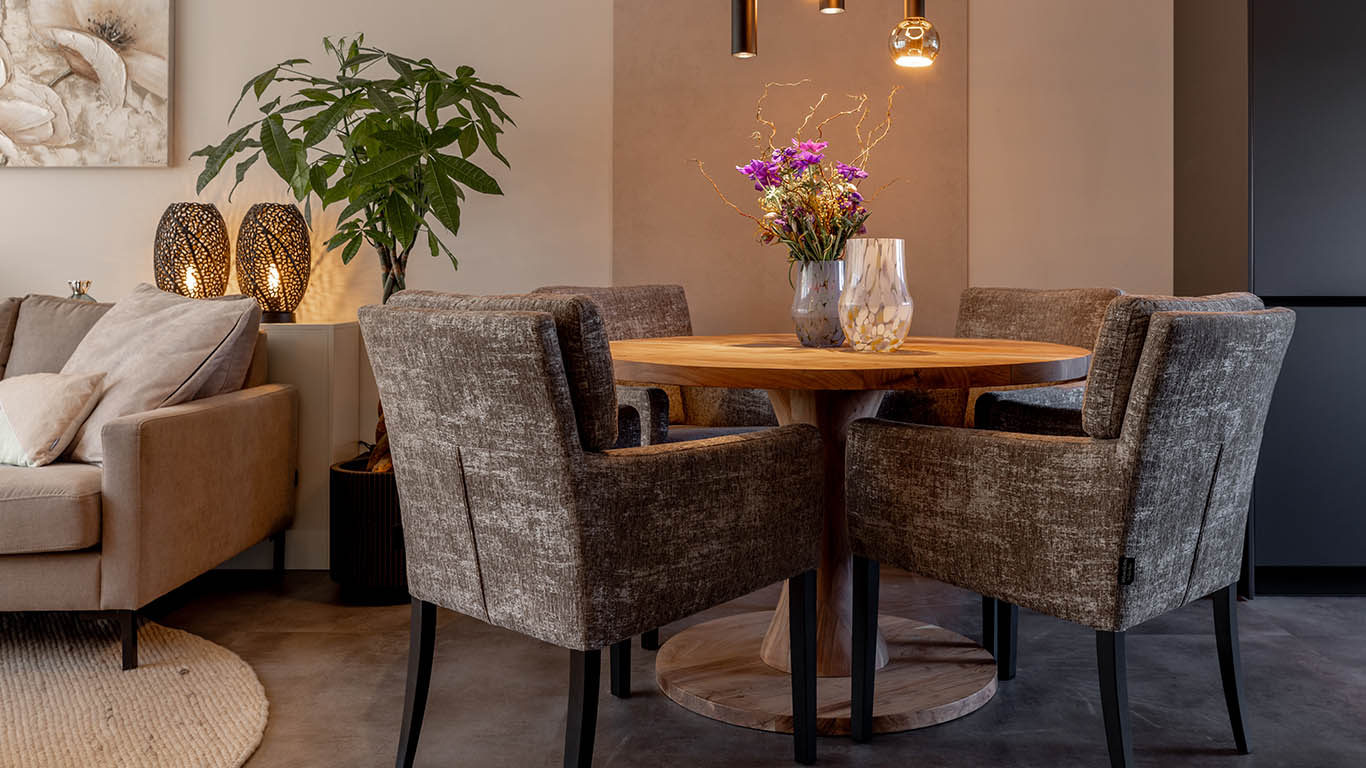 Quinten eetkamerfauteuil met armleuningen en houten poten