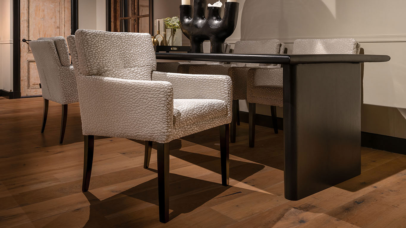 UrbanSofa Quinten eetkamerfauteuil in stoffering naar keuze