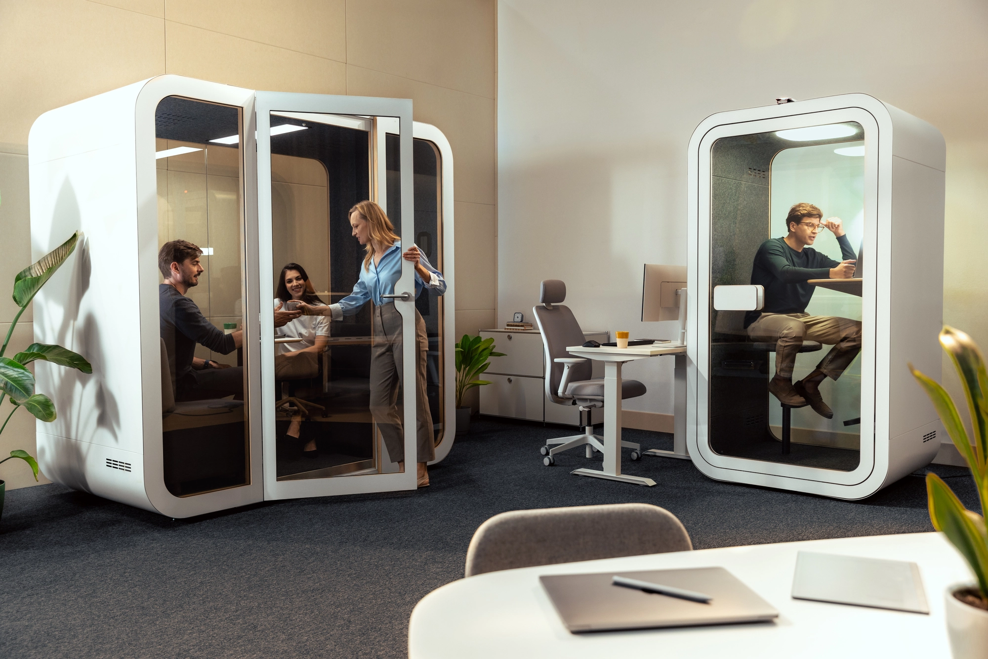 QuietOffice V2 in front of an oldtimer