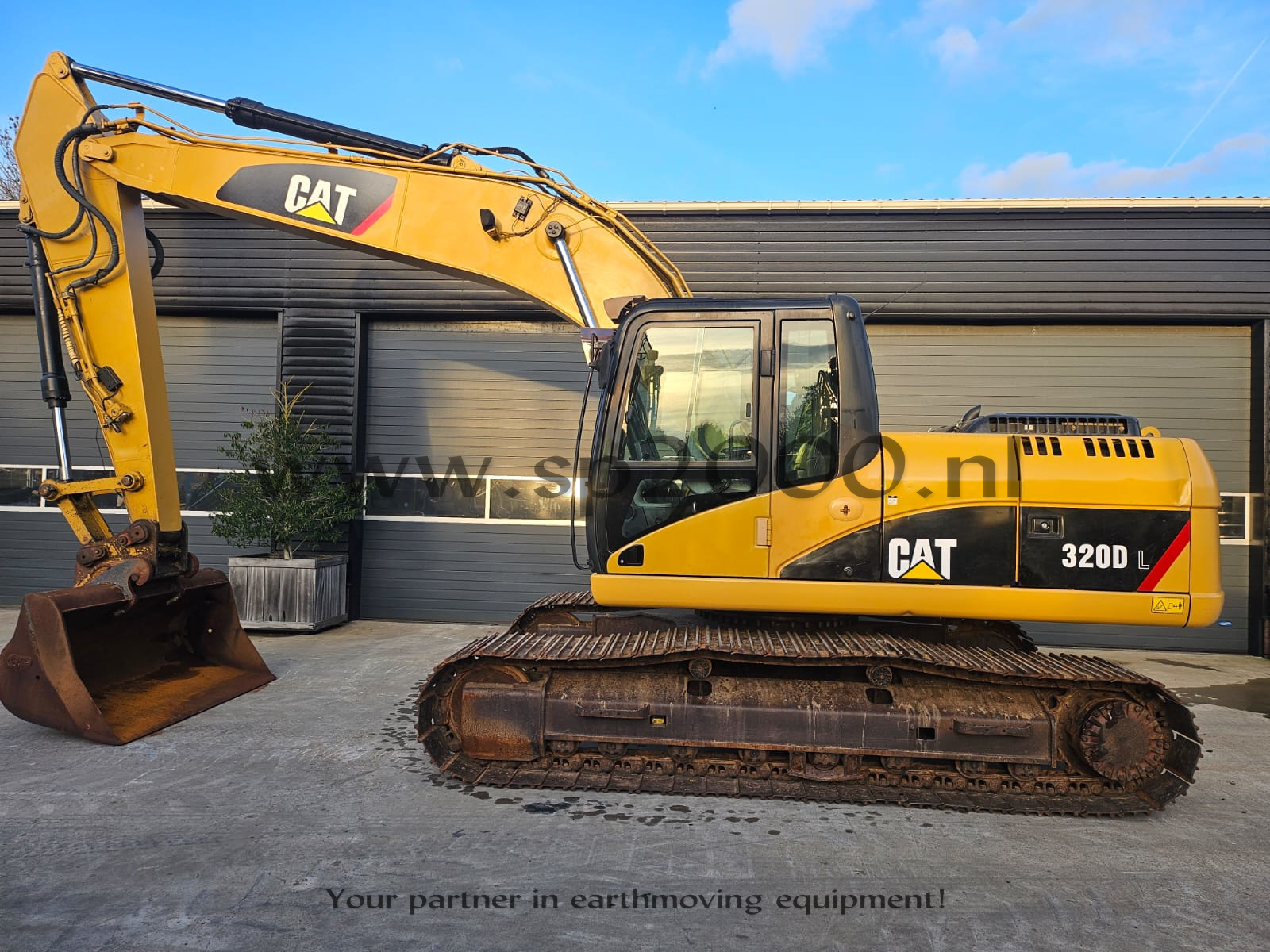 Caterpillar 320DL track excavator