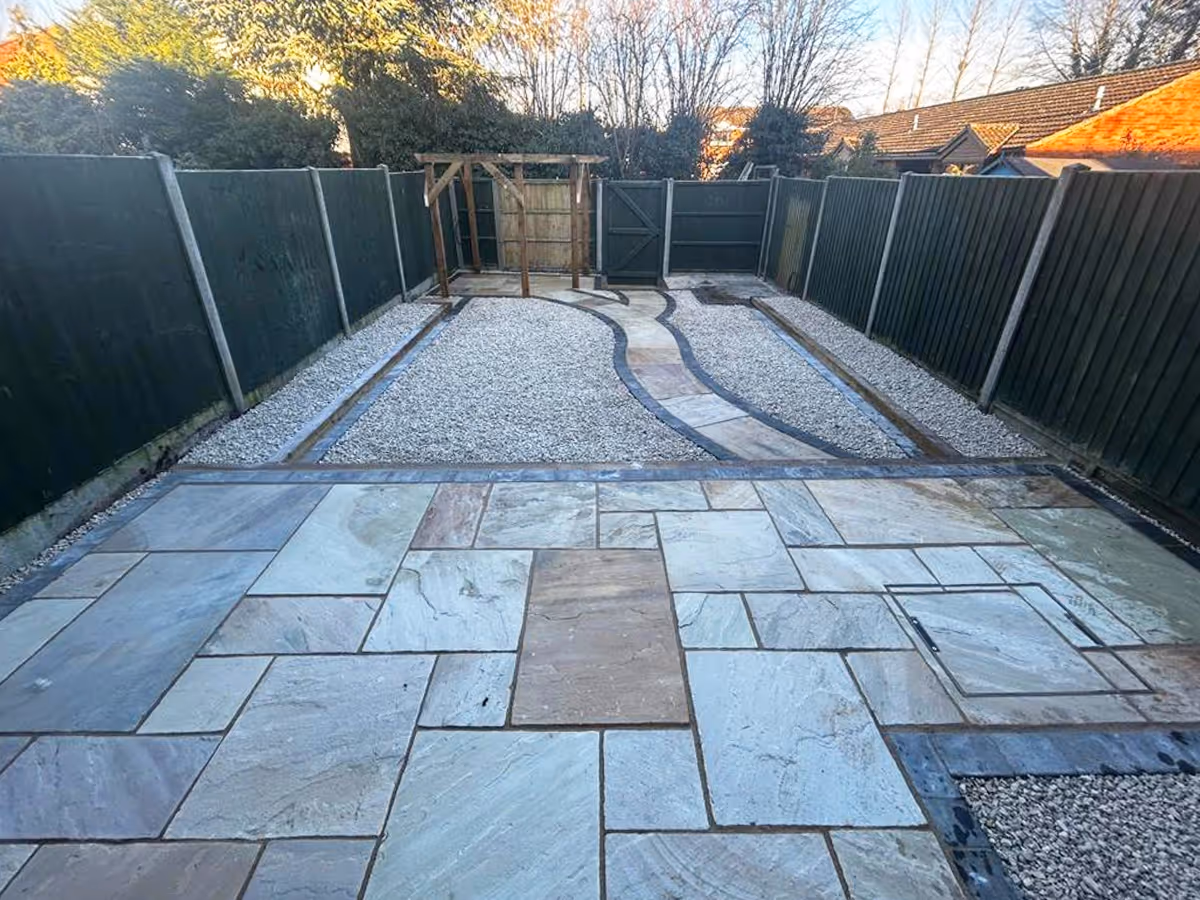 Mixed Size Fossil Buff Natural Stone, Cotswold 20mm Chippings Charcoal Rumbled Borders and retaining sleepers - angle 6