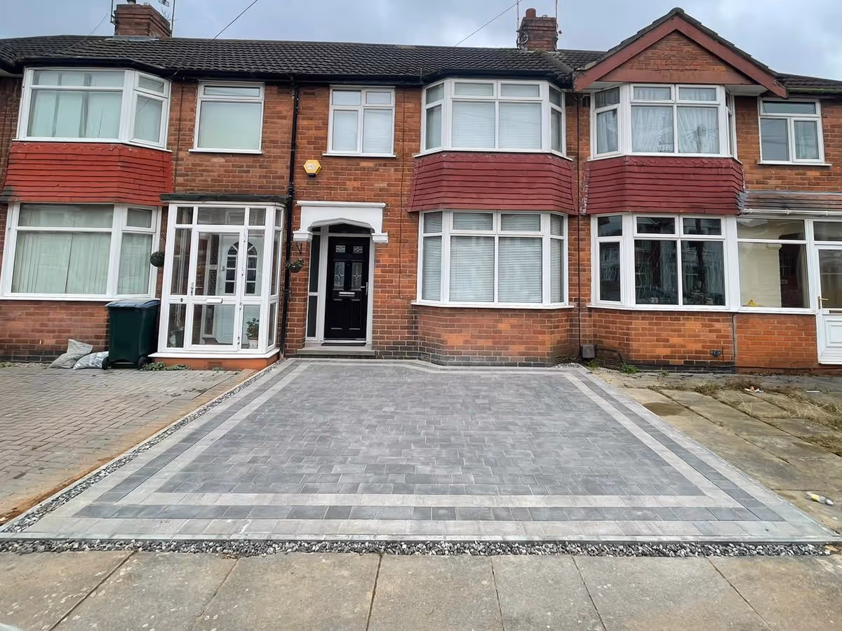 Block paving driveway with gravel - angle 6