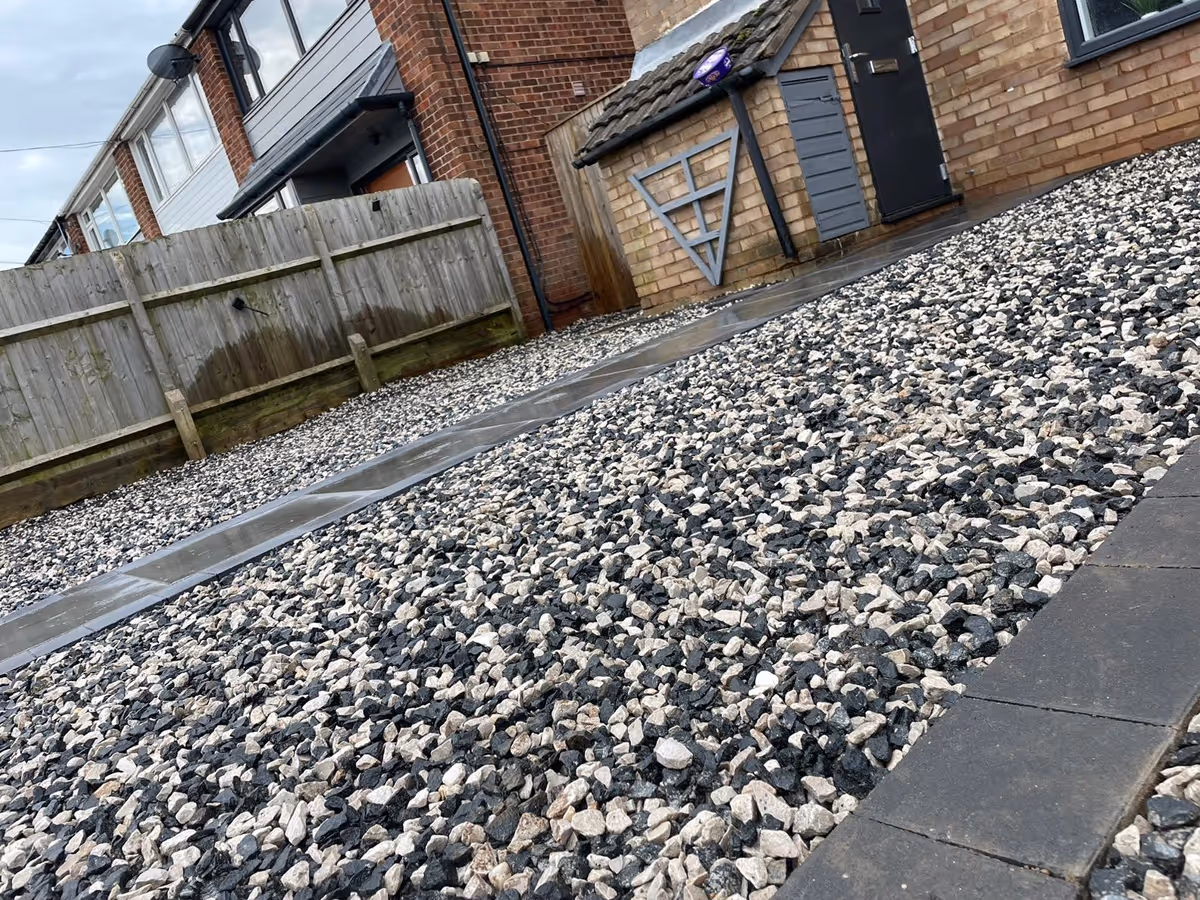 Block paving driveway with gravel - angle 6