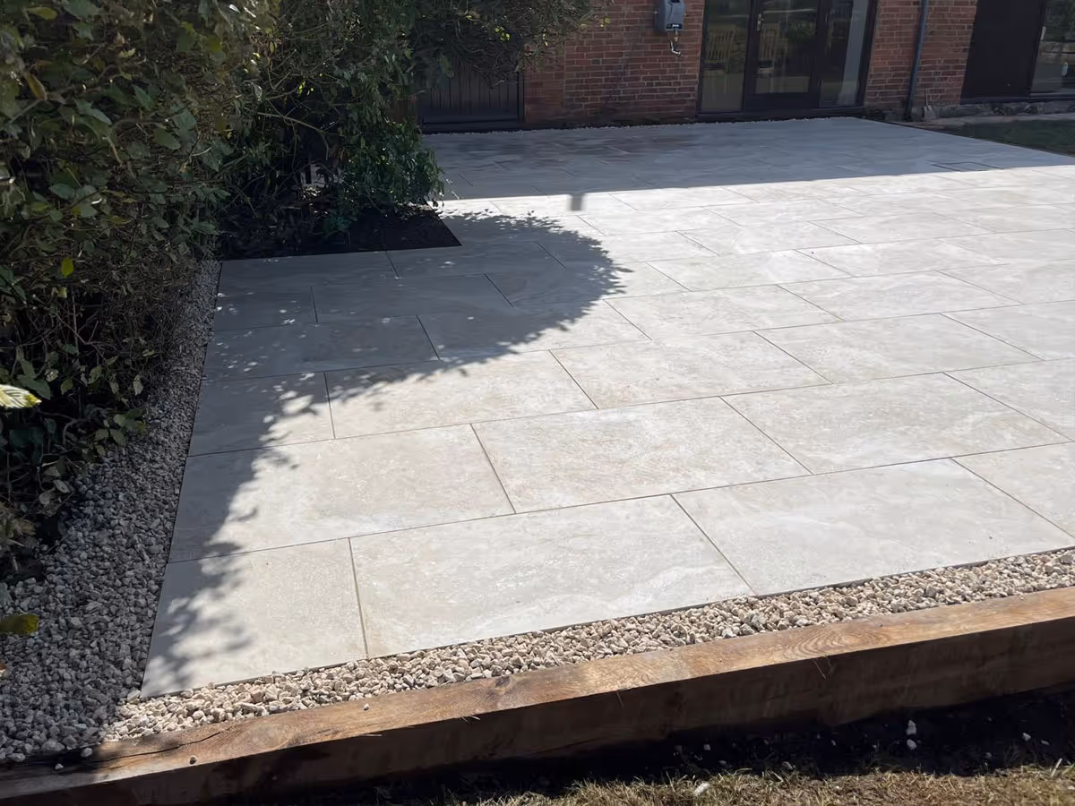 Light grey porcelain with sleeper retainers - angle 5