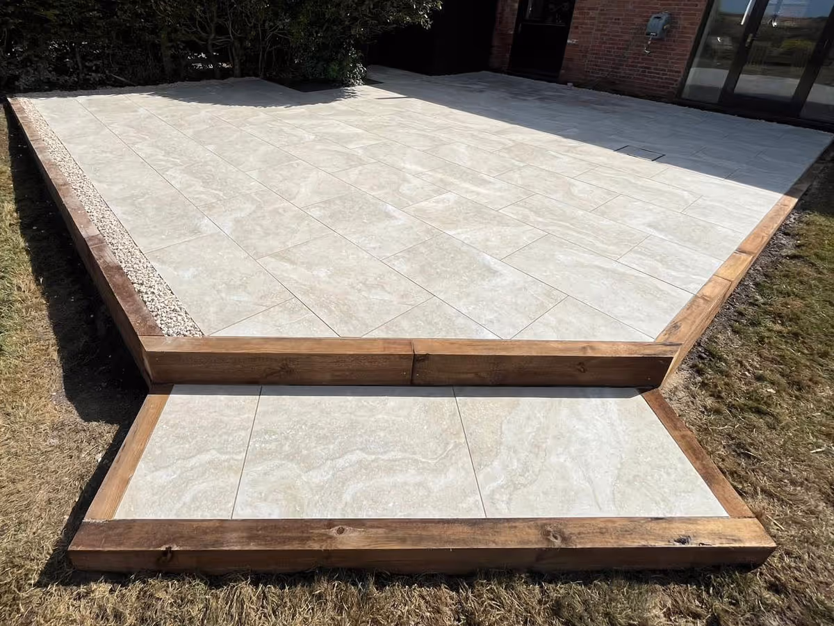 Light grey porcelain with sleeper retainers - angle 6