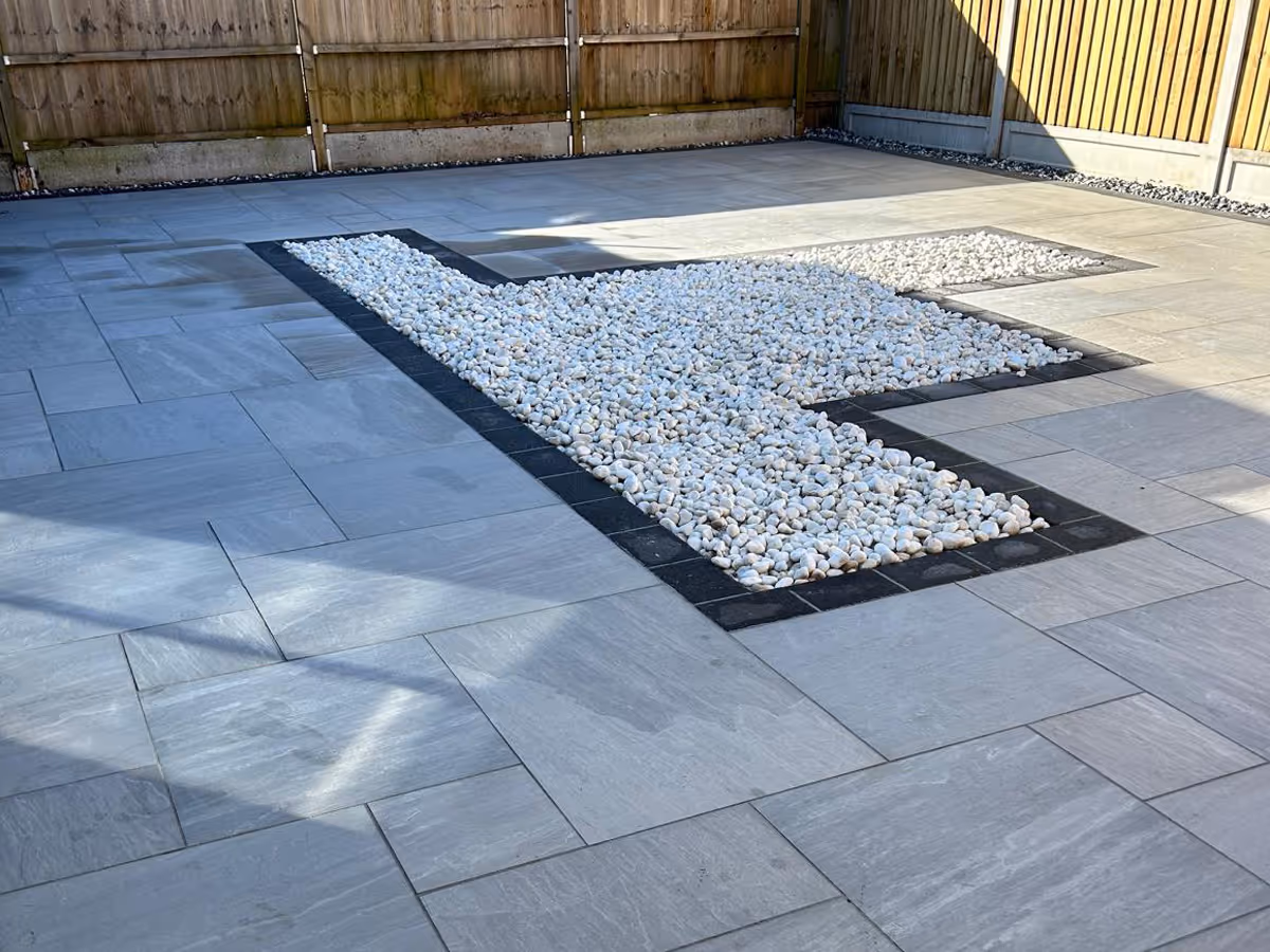 Mixed sized porcelain patio with gravel and charcoal pencil edge paving - angle 5