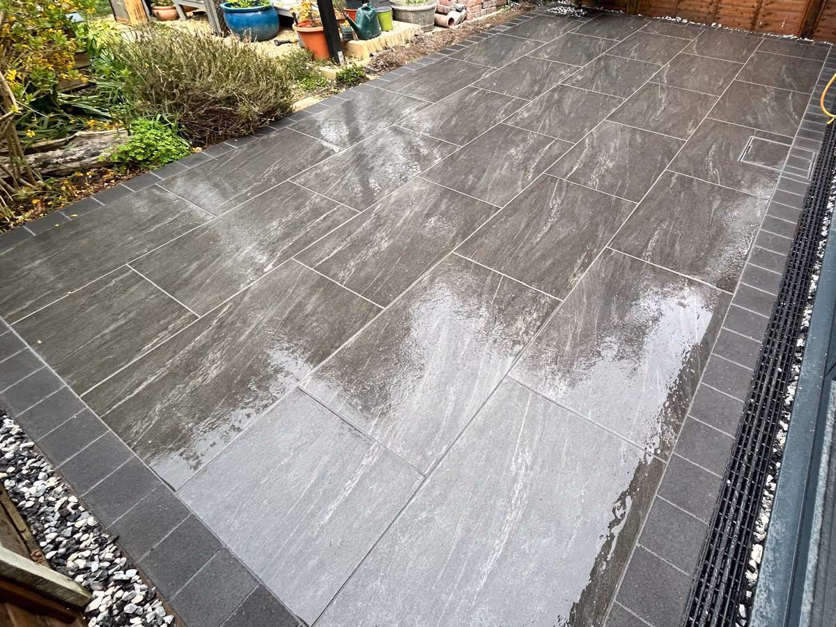 Porcelain patio with charcoal pencil edge paving - angle 2