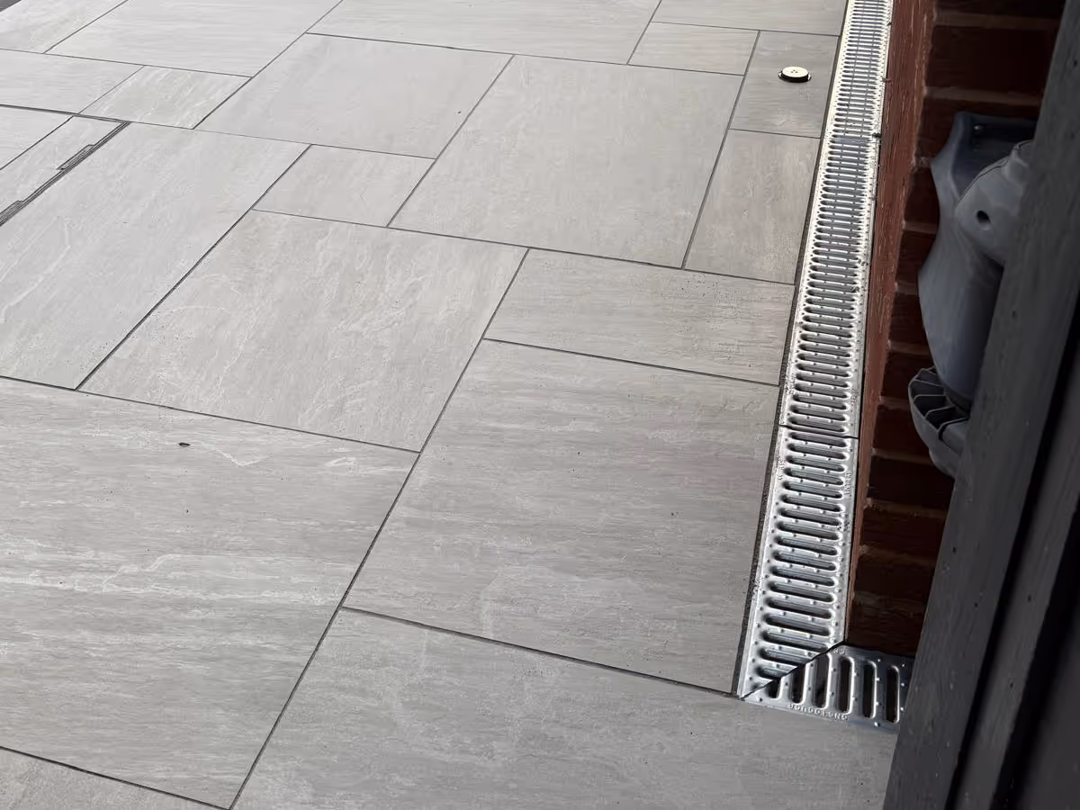 Mixed-size porcelain slabs with charcoal pencil edge paving - angle 4