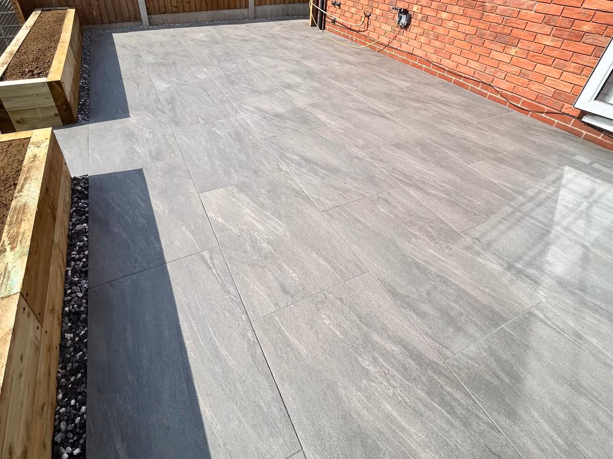 Light grey porcelain and sleeper beds - angle 4