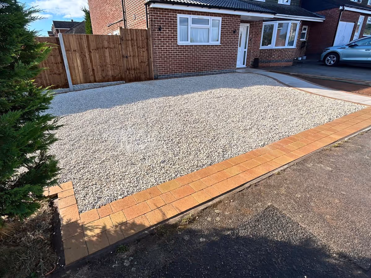 Gravel a natural stone driveway with block paved edges - angle 1