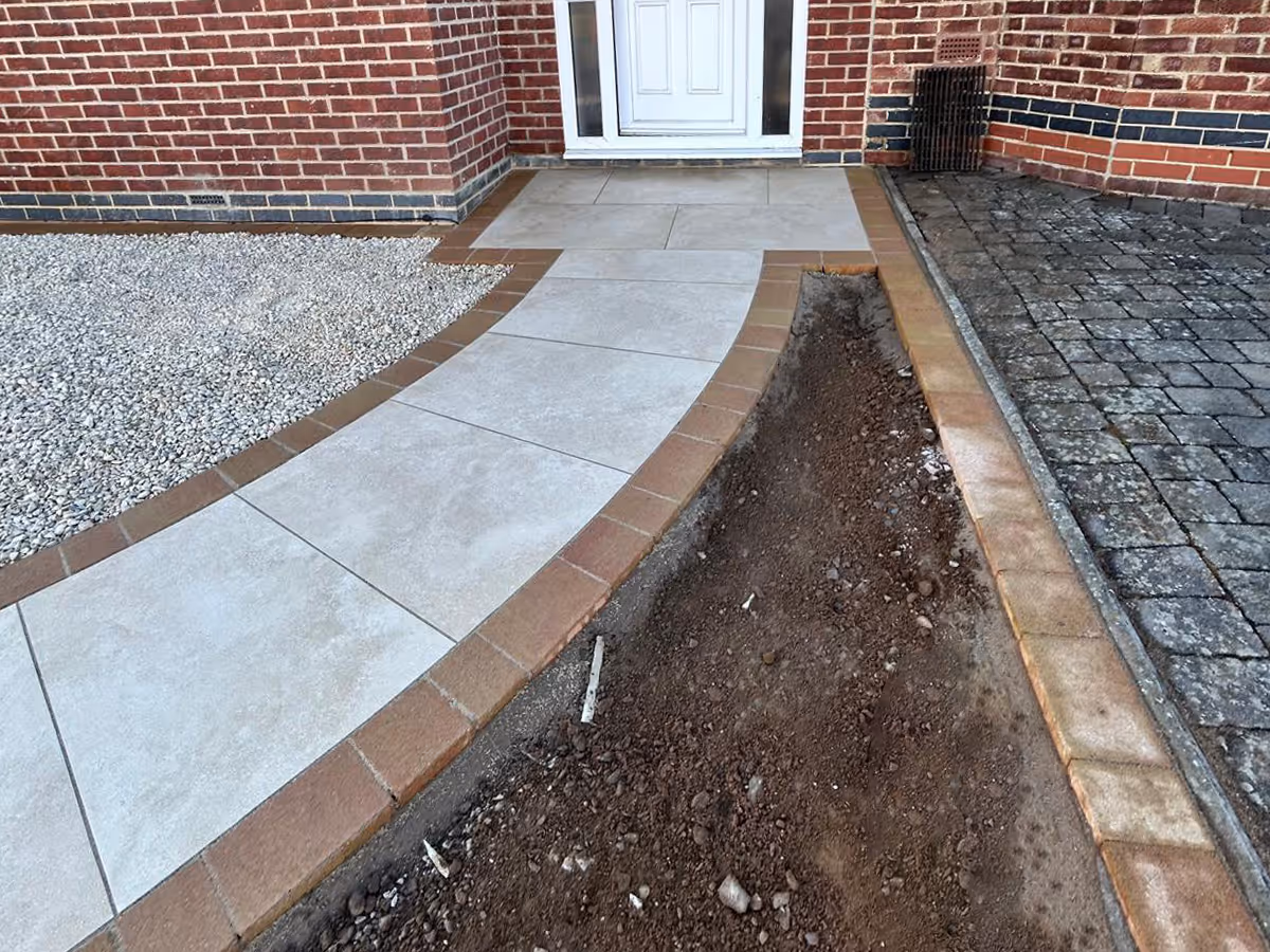 Gravel a natural stone driveway with block paved edges - angle 5