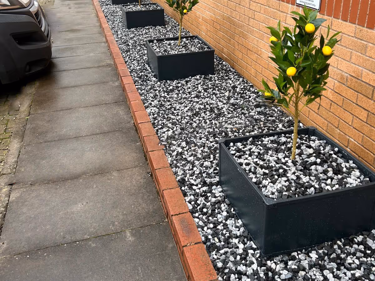 Gravel boarder with block edge and planters
