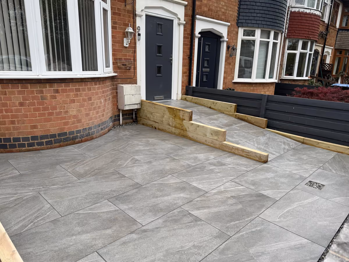 Light grey porcelain with sleeper retainers