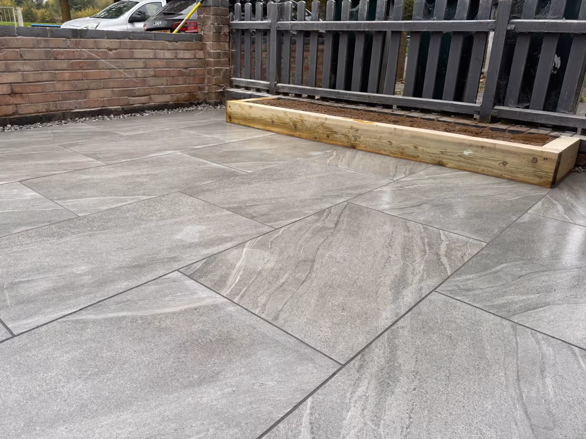 Light grey porcelain with sleeper retainers - angle 4