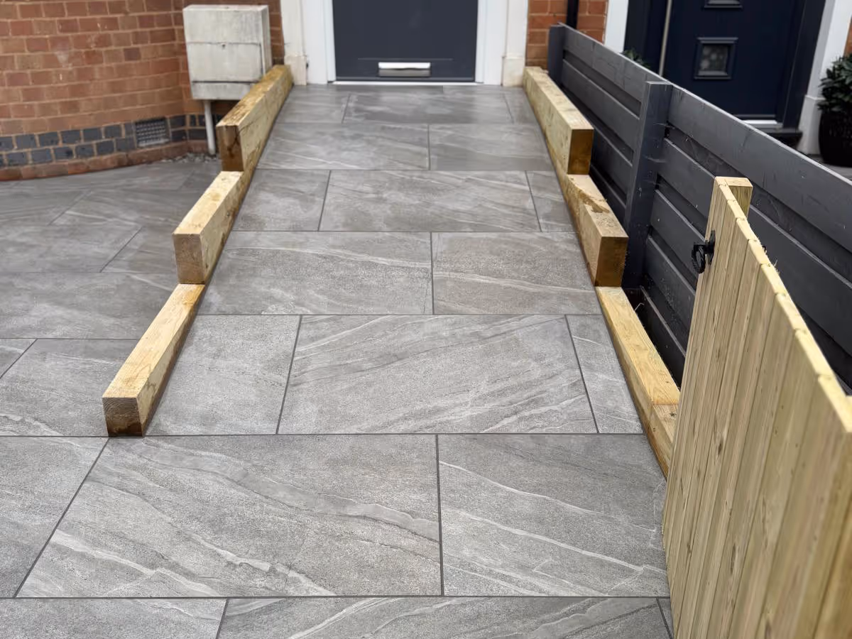 Light grey porcelain with sleeper retainers - angle 5