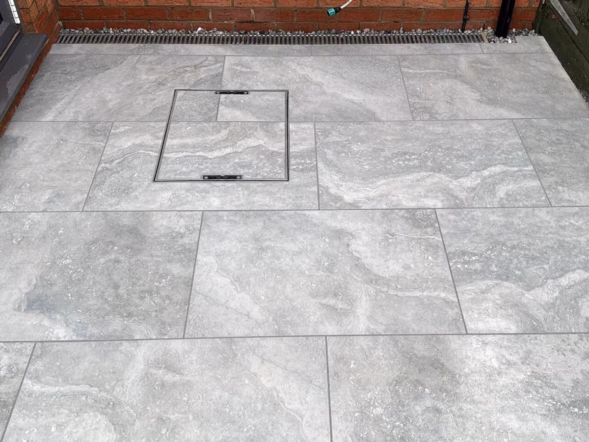 Porcelain patio and lawn - angle 3