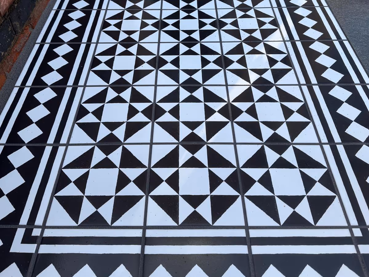 Decorative porcelain slabs in front garden - angle 3