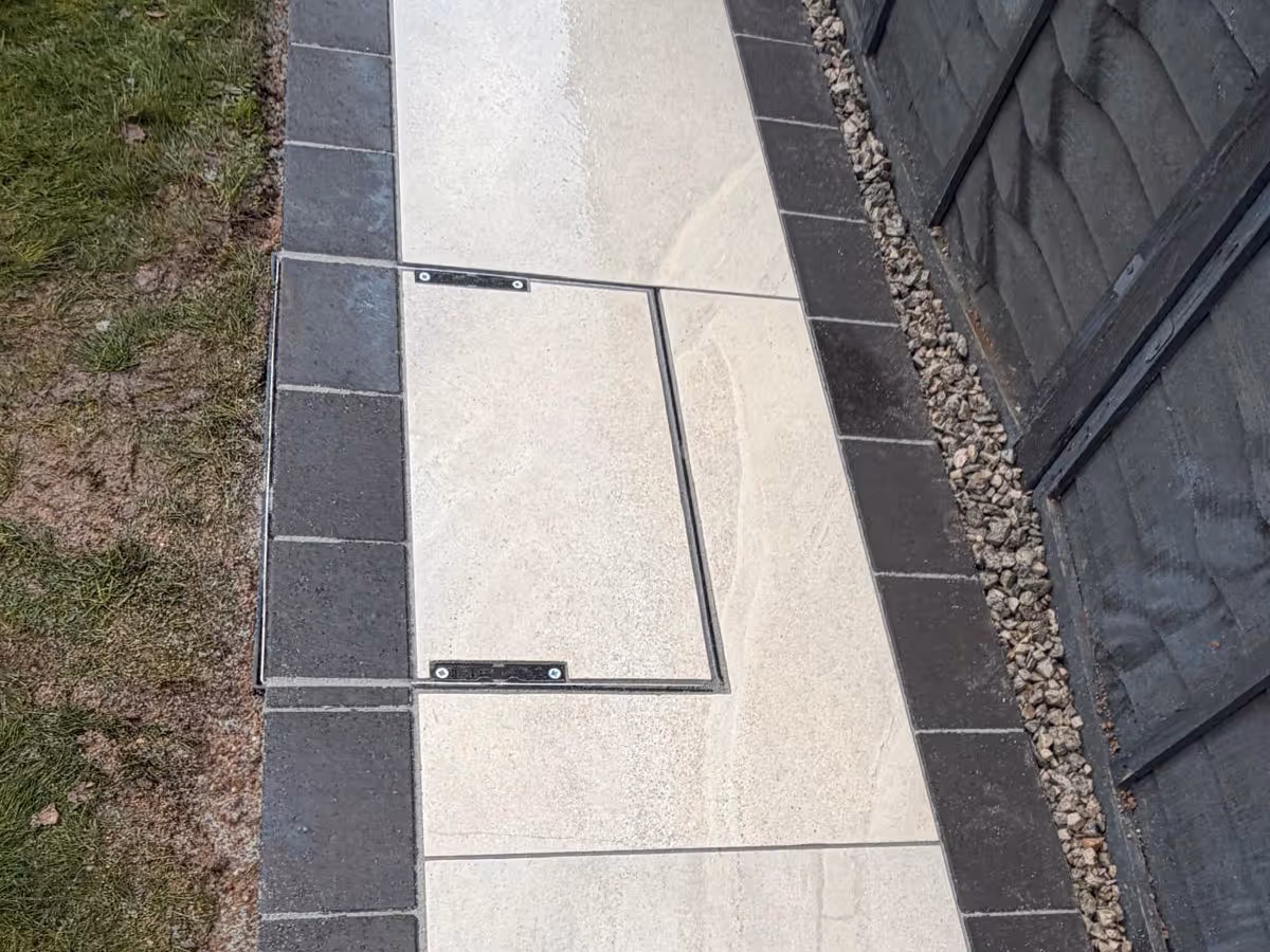 Porcelain patio with pencil edge paving - angle 3